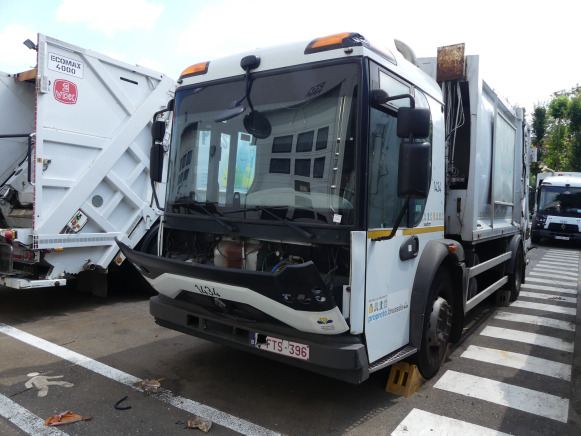 REF:1434 - Camion poubelle (pour pièces) Renault Access (2013-204.150 km) - Caminhão de lixo: foto 1 REF:1434 - Camion poubelle (pour pièces) Renault Access (2013-204.150 km) - Caminhão de lixo: foto 1