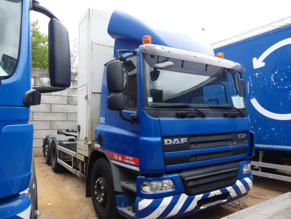 REF:7612 - Camion porte-container DAF FANCF 75 (2012-455.072 km) - Camião polibenne: foto 2 REF:7612 - Camion porte-container DAF FANCF 75 (2012-455.072 km) - Camião polibenne: foto 2