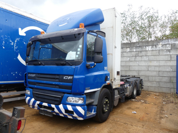 REF:7613 - Camion porte-container DAF FANCF 75 (2012-387.577 km) - Camião polibenne: foto 1 REF:7613 - Camion porte-container DAF FANCF 75 (2012-387.577 km) - Camião polibenne: foto 1