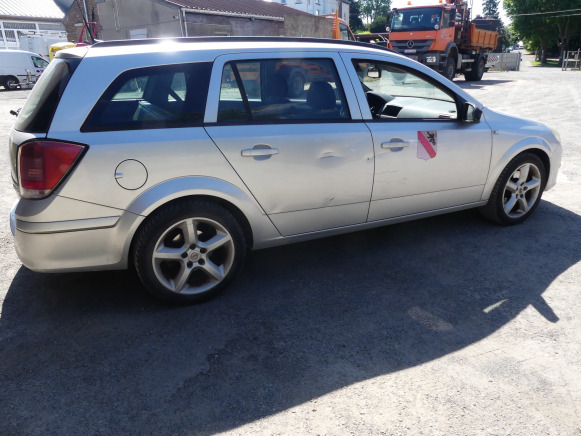 REF:TRF008 - Voiture Opel Astra break (2005-158.167 km) - Automóvel: foto 5 REF:TRF008 - Voiture Opel Astra break (2005-158.167 km) - Automóvel: foto 5
