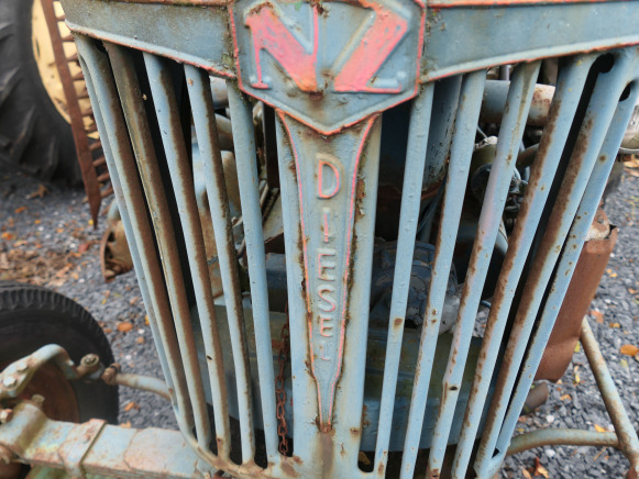 Tracteur agricole + barre faucheuse latérale Normag Kornett II (VIN:19010271952) - Trator: foto 4 Tracteur agricole + barre faucheuse latérale Normag Kornett II (VIN:19010271952) - Trator: foto 4