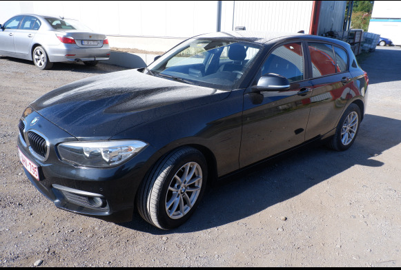 Voiture BMW 118.i - Hatchback: foto 1 Voiture BMW 118.i - Hatchback: foto 1