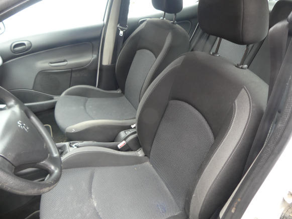 Automóvel Voiture Peugeot 206+ (2010-119.445 km): foto 10