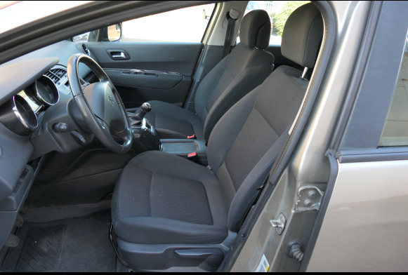 Voiture Peugeot 5008 (2013-165.686 km) - Automóvel: foto 5 Voiture Peugeot 5008 (2013-165.686 km) - Automóvel: foto 5