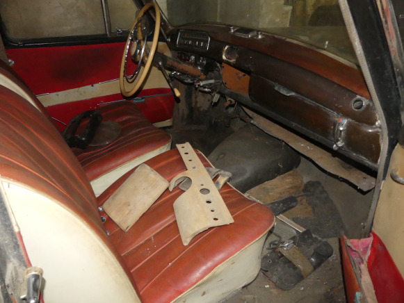 Voiture ancêtre Mercedes-Benz 220S Poton - Automóvel: foto 4 Voiture ancêtre Mercedes-Benz 220S Poton - Automóvel: foto 4