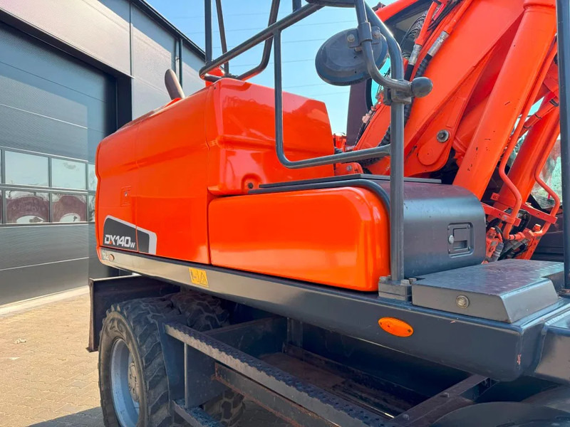 Doosan DX140-3 6000 uur ! NL Machine - Escavadeira de rodas: foto 5 Doosan DX140-3 6000 uur ! NL Machine - Escavadeira de rodas: foto 5