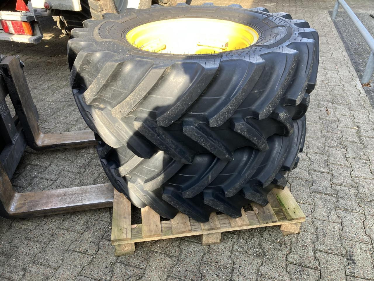 Alliance 420/70R24 - Pneu por Máquina agrícola: foto 1 Alliance 420/70R24 - Pneu por Máquina agrícola: foto 1