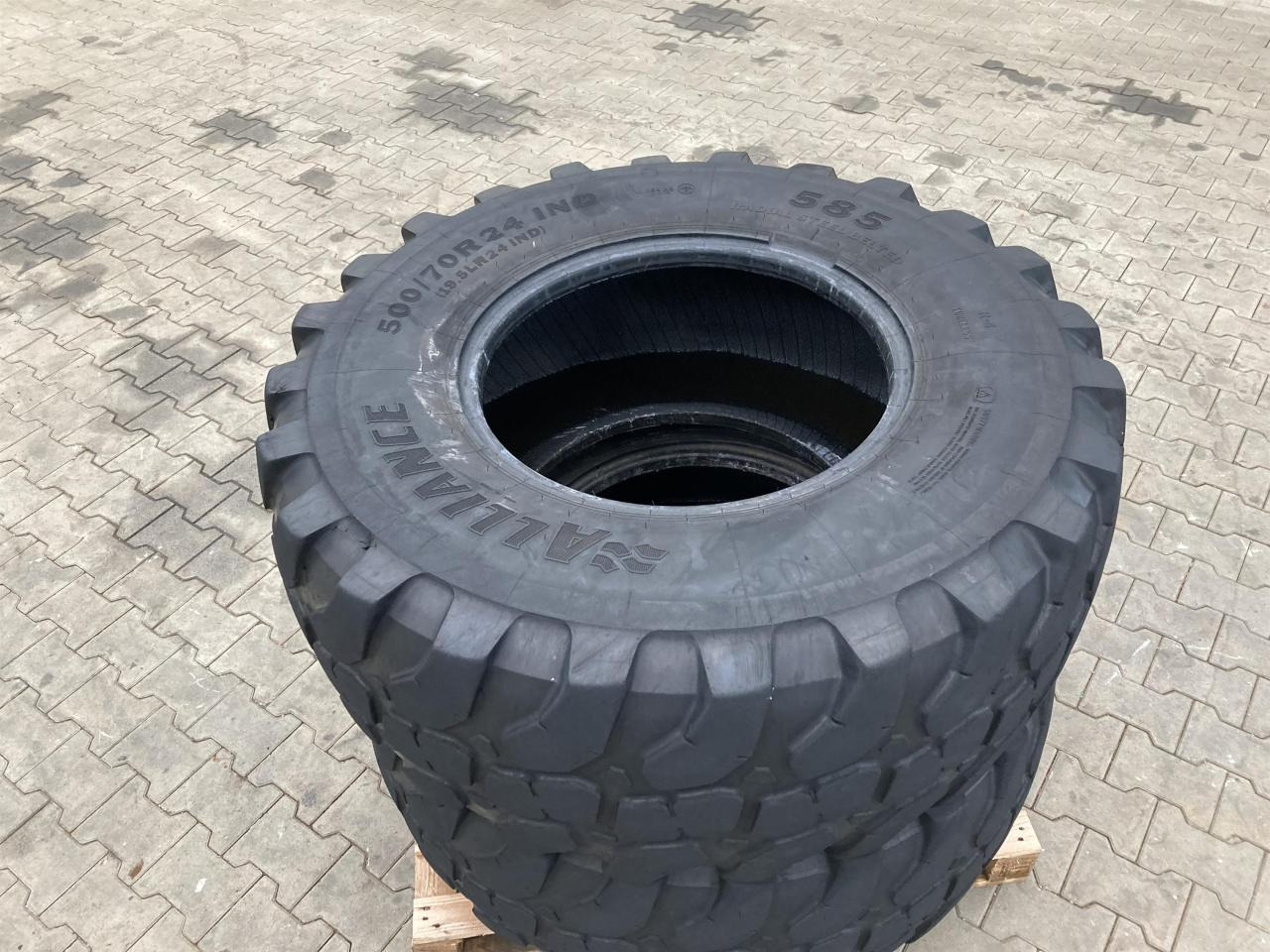 Alliance 500/70R24 - Pneu por Máquina agrícola: foto 4 Alliance 500/70R24 - Pneu por Máquina agrícola: foto 4