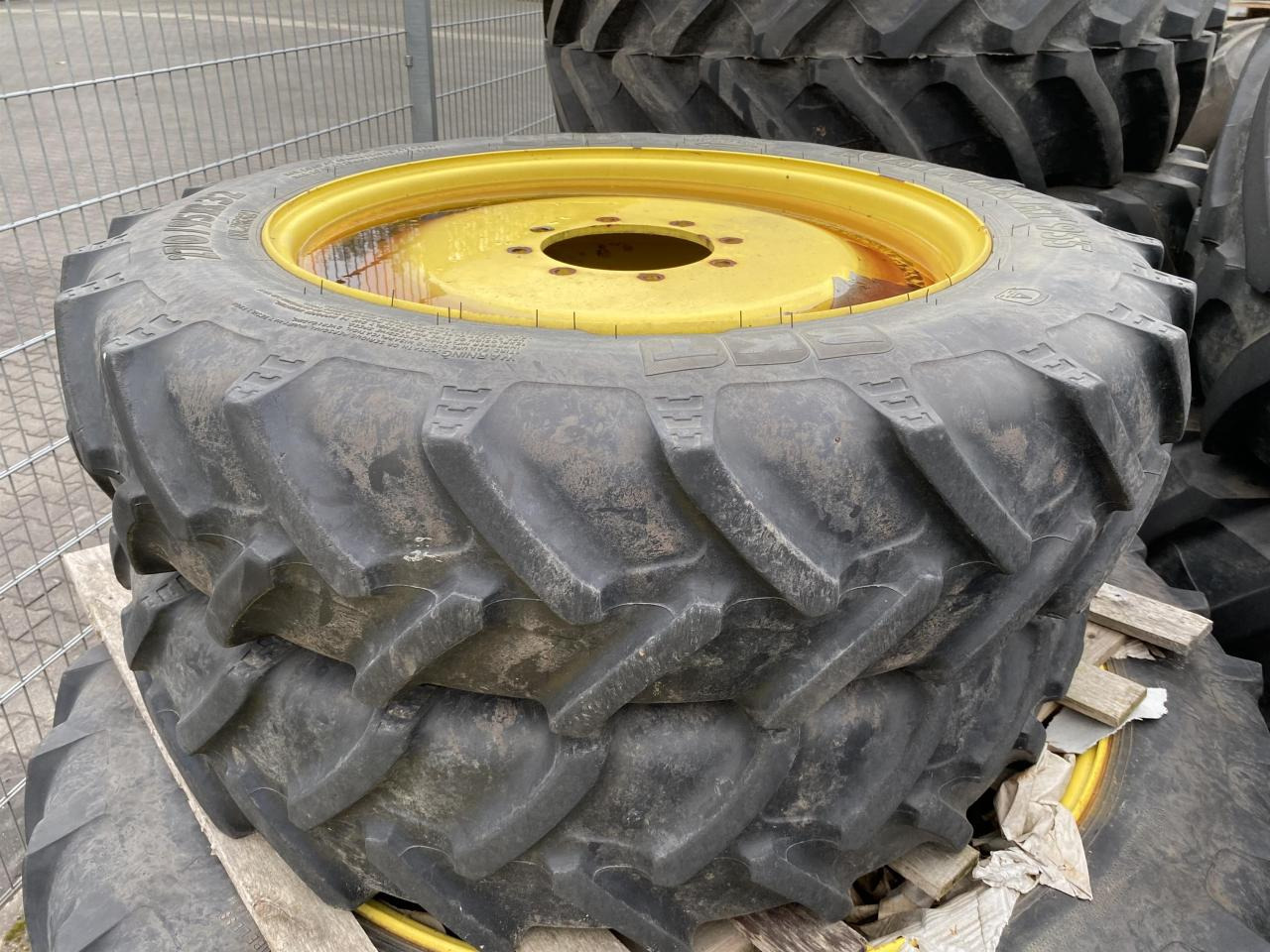 BKT 270/95R32 - Pneu por Máquina agrícola: foto 1 BKT 270/95R32 - Pneu por Máquina agrícola: foto 1