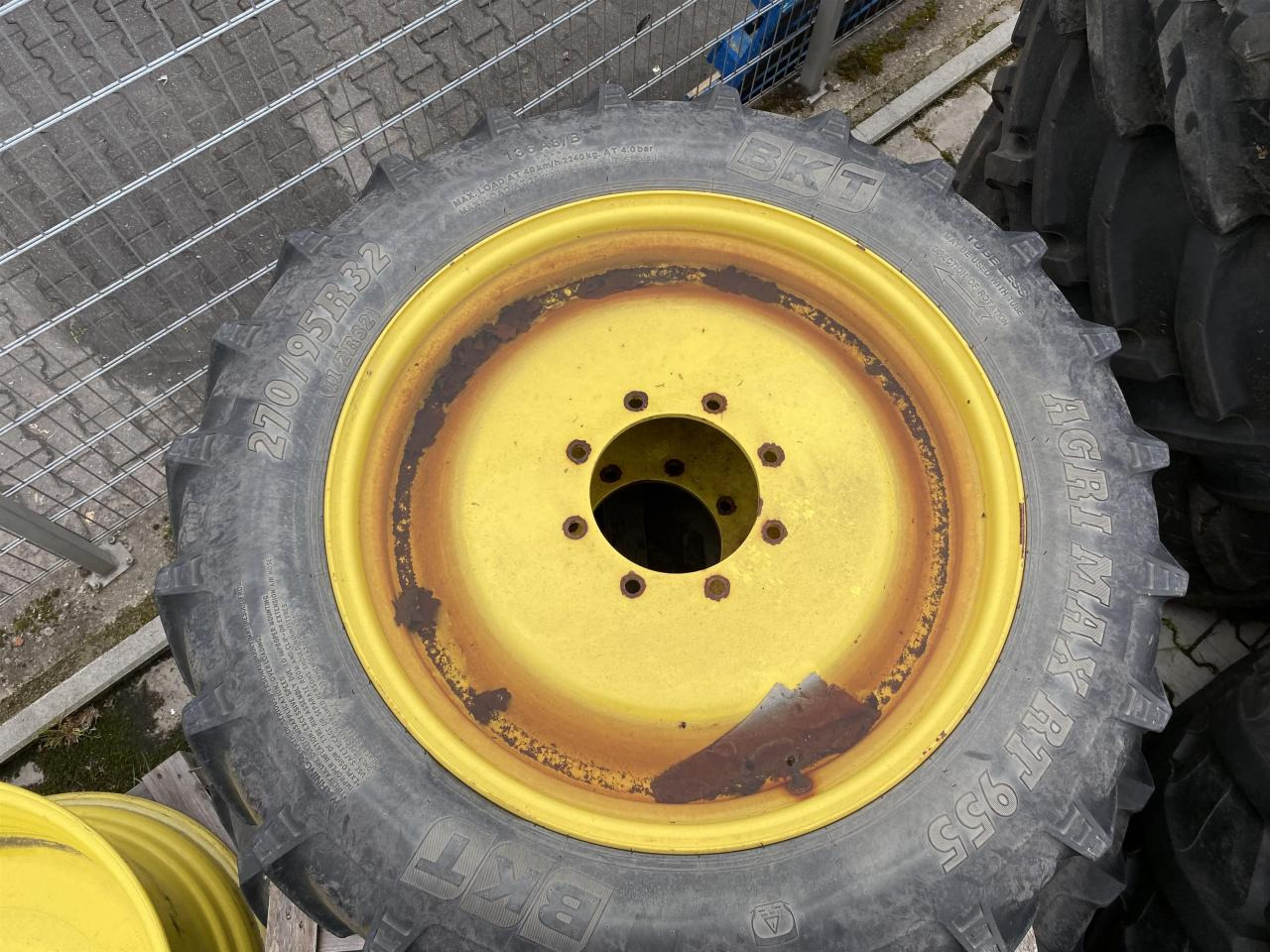 BKT 270/95R32 - Pneu por Máquina agrícola: foto 2 BKT 270/95R32 - Pneu por Máquina agrícola: foto 2