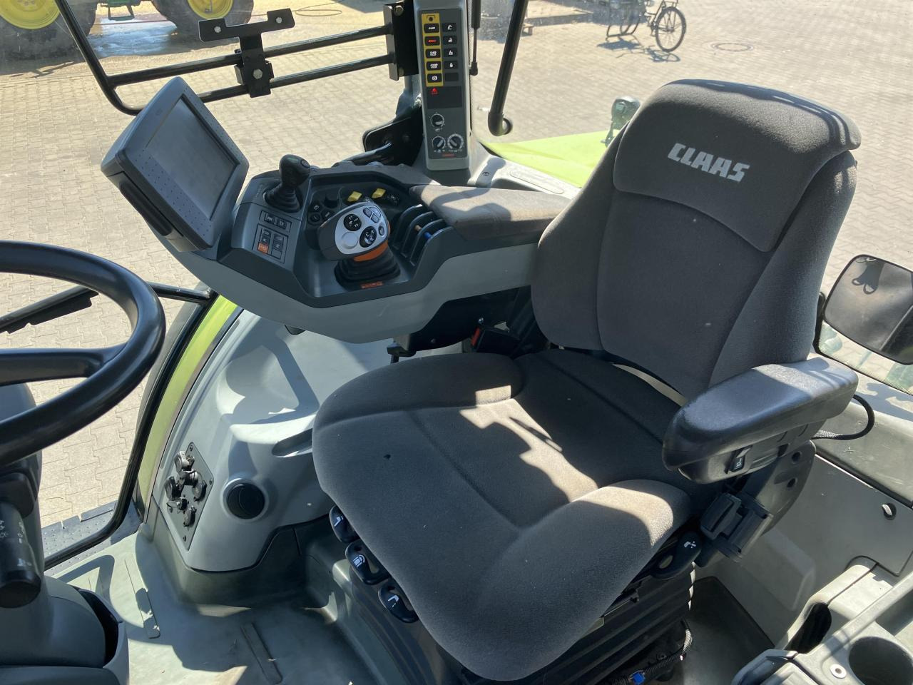 CLAAS Arion 640 - Trator: foto 5 CLAAS Arion 640 - Trator: foto 5