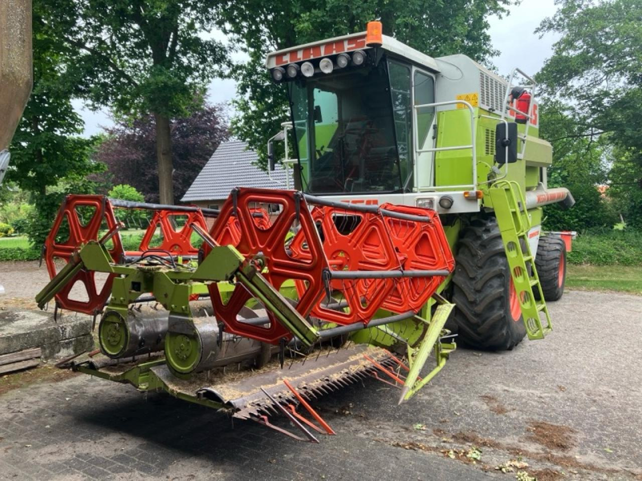 CLAAS Dominator 218 Mega - Ceifeira debulhadora: foto 1 CLAAS Dominator 218 Mega - Ceifeira debulhadora: foto 1