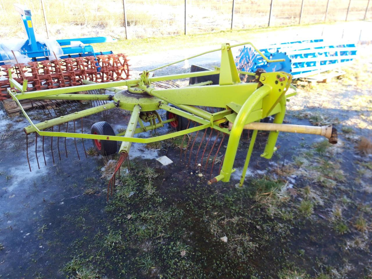 CLAAS WS 320 S - Ancinho enleirador: foto 1 CLAAS WS 320 S - Ancinho enleirador: foto 1