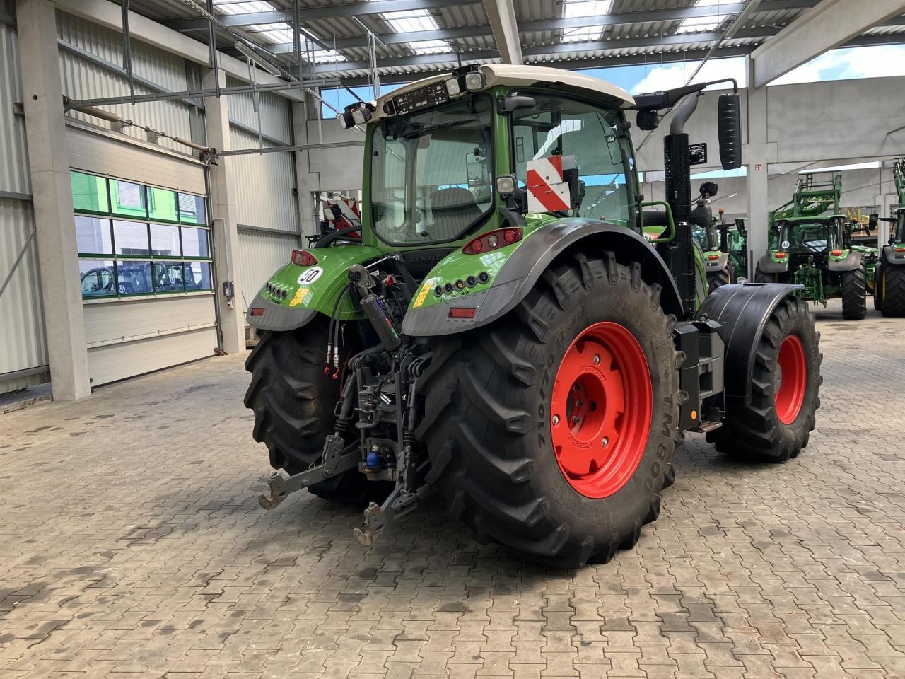 Fendt 724 Vario Profi Plus - Trator: foto 4 Fendt 724 Vario Profi Plus - Trator: foto 4