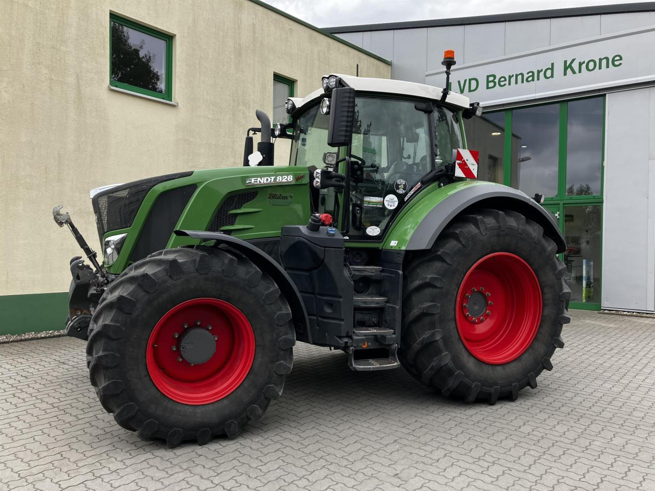 Fendt 828 Vario Profi Plus - Trator: foto 1 Fendt 828 Vario Profi Plus - Trator: foto 1