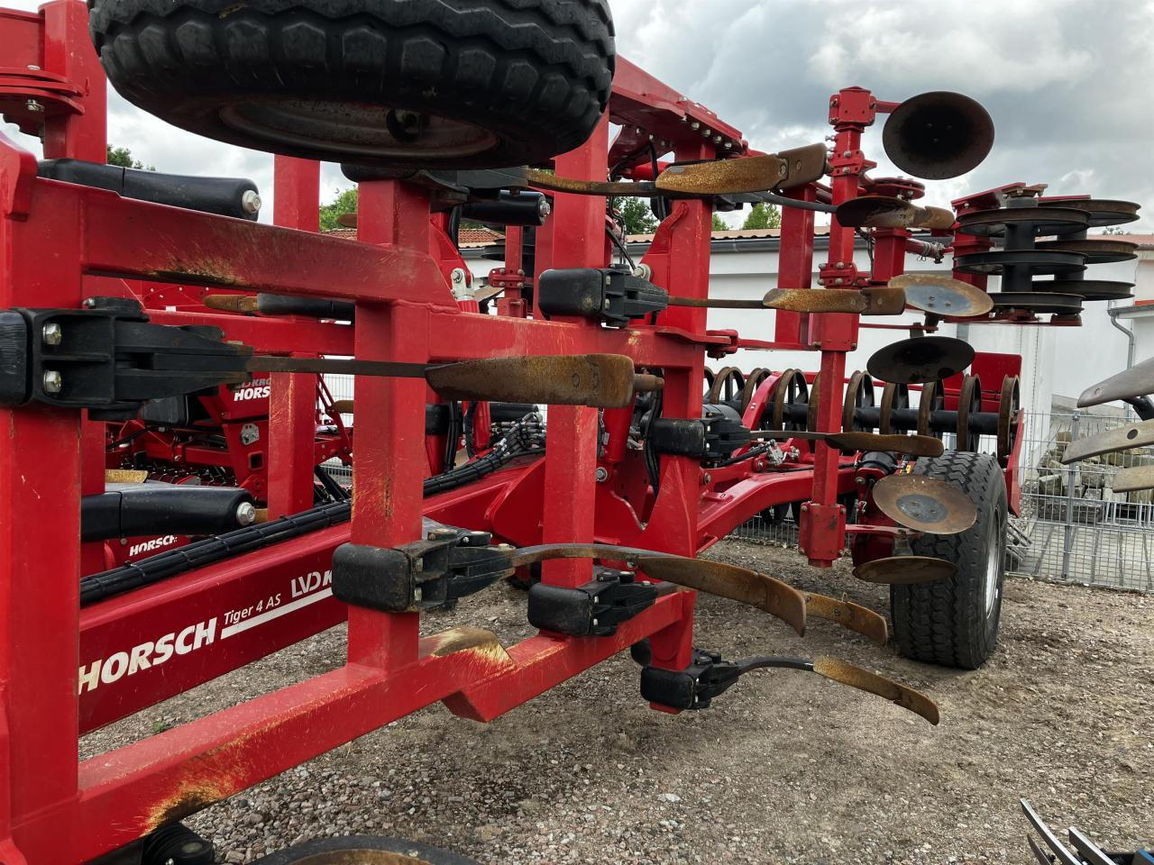 Horsch Tiger 4 AS - Cultivador: foto 4 Horsch Tiger 4 AS - Cultivador: foto 4
