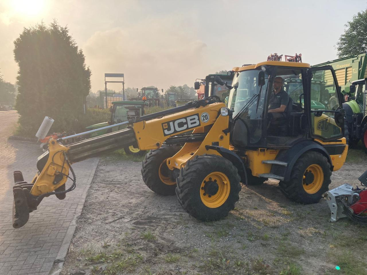 Empilhador telescópico JCB TM 220: foto 9