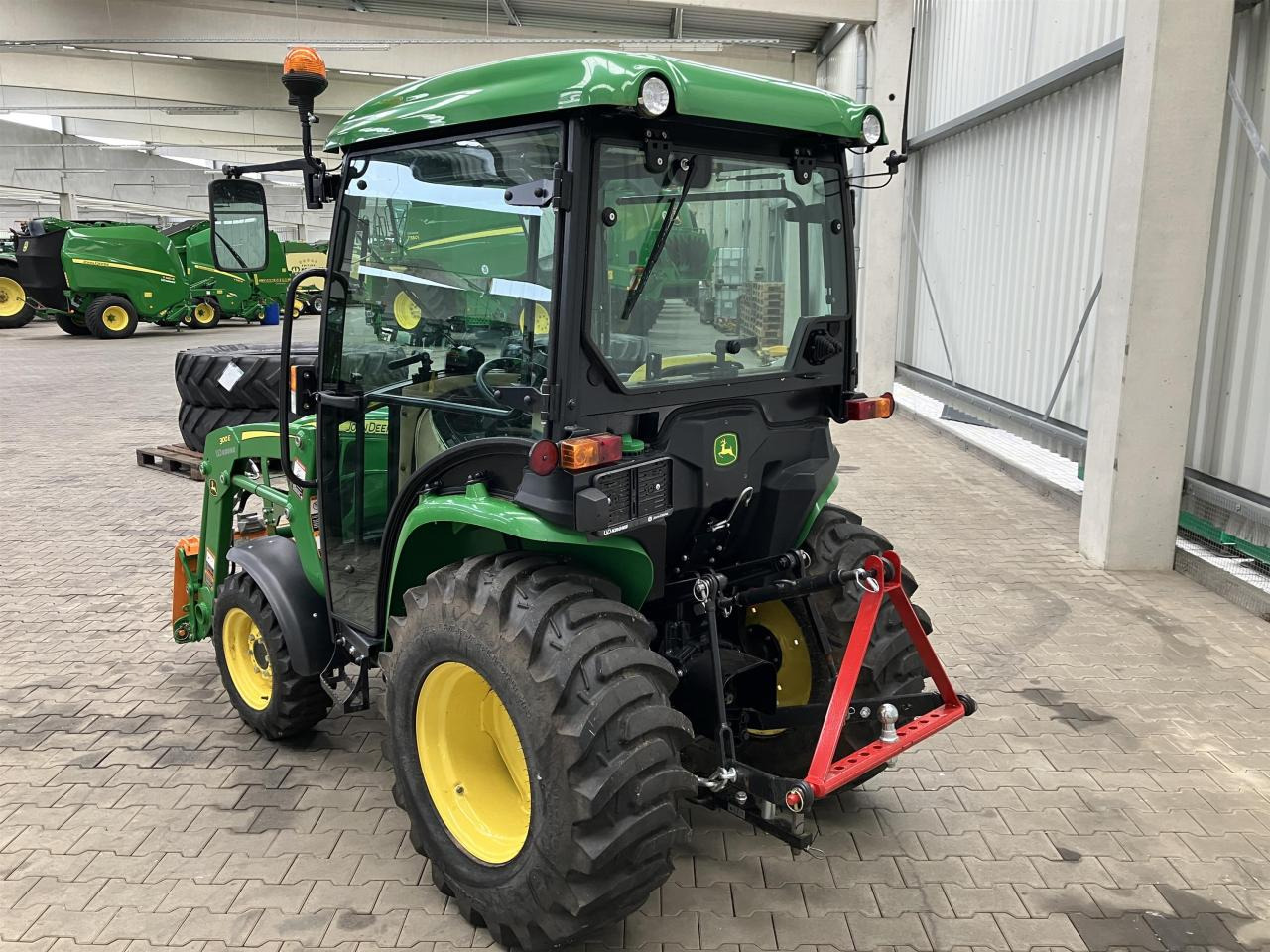 John Deere 3025E - Trator: foto 3 John Deere 3025E - Trator: foto 3