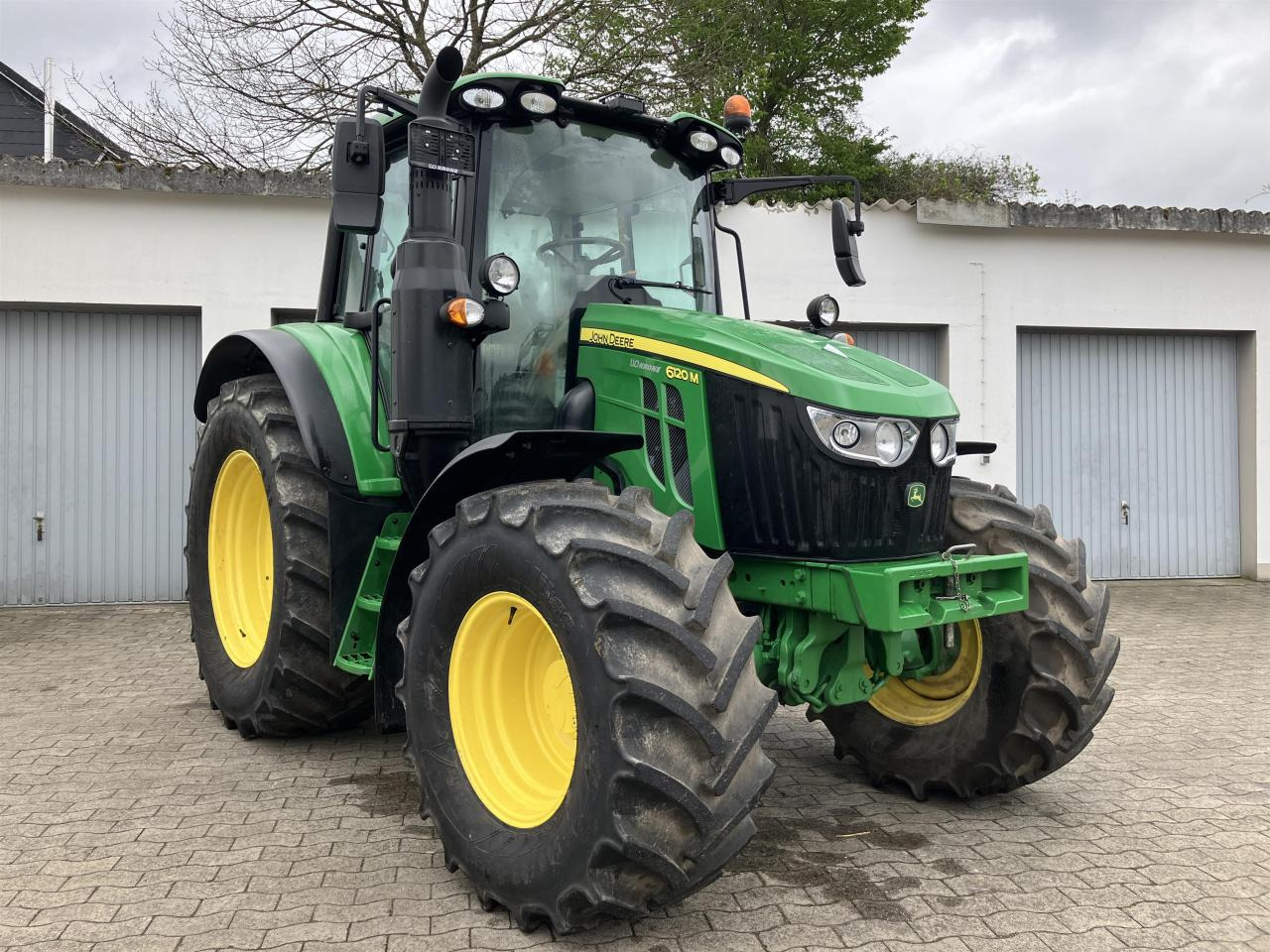 John Deere 6120M - Trator: foto 1 John Deere 6120M - Trator: foto 1