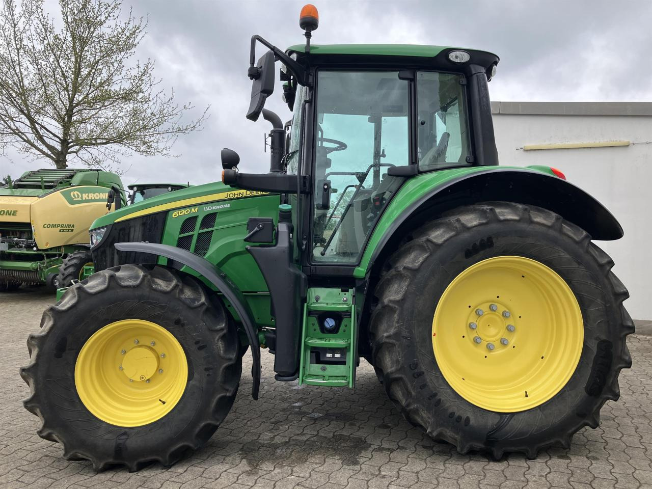 John Deere 6120M - Trator: foto 3 John Deere 6120M - Trator: foto 3