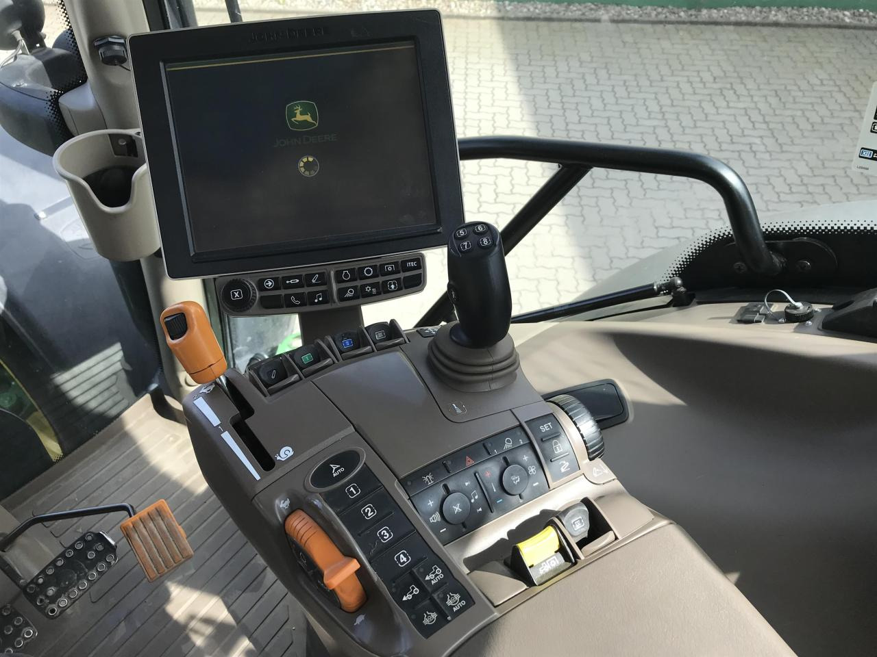 Trator John Deere 6195R: foto 9
