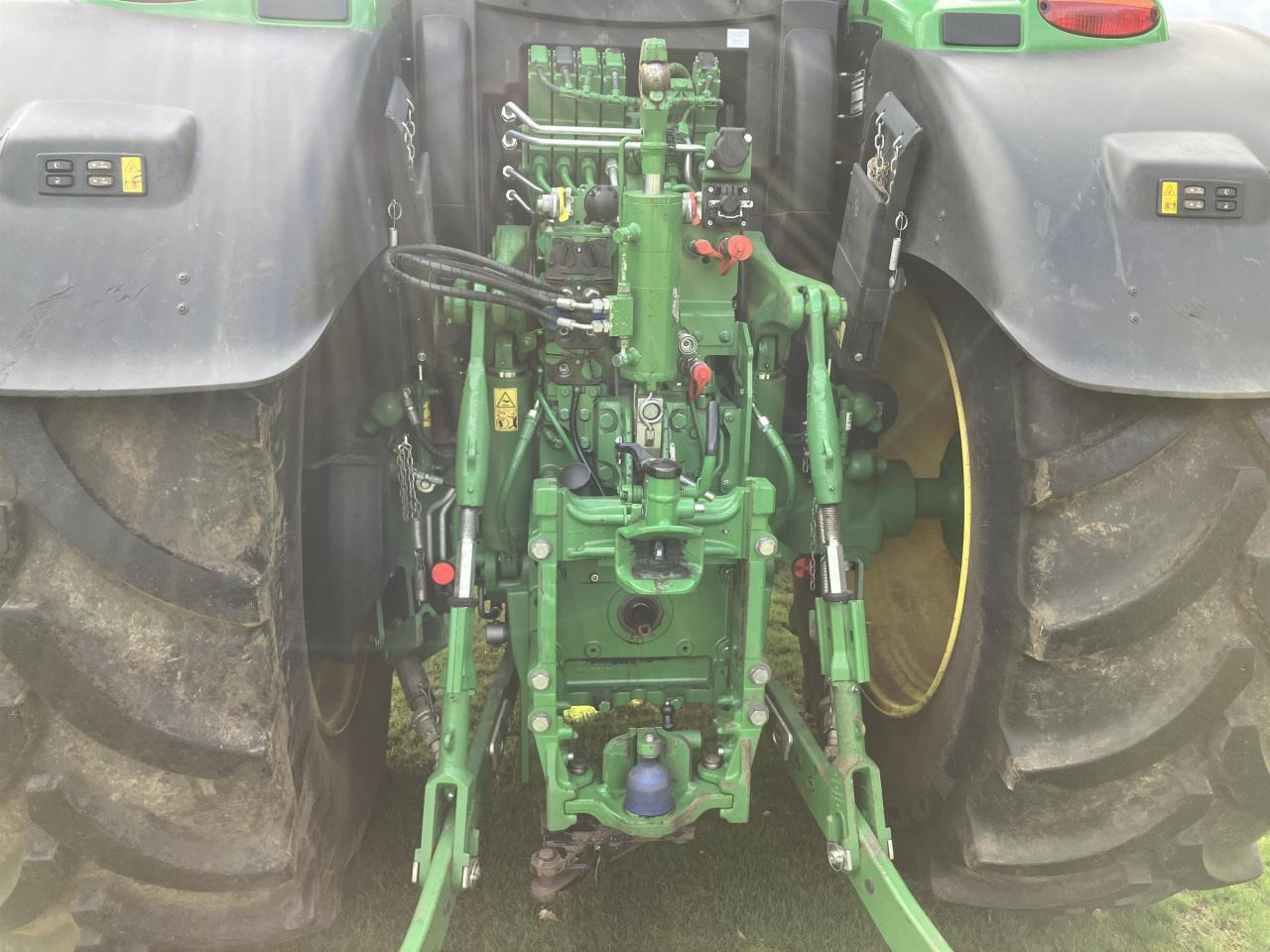 Trator John Deere 6215R: foto 8 Trator John Deere 6215R: foto 8