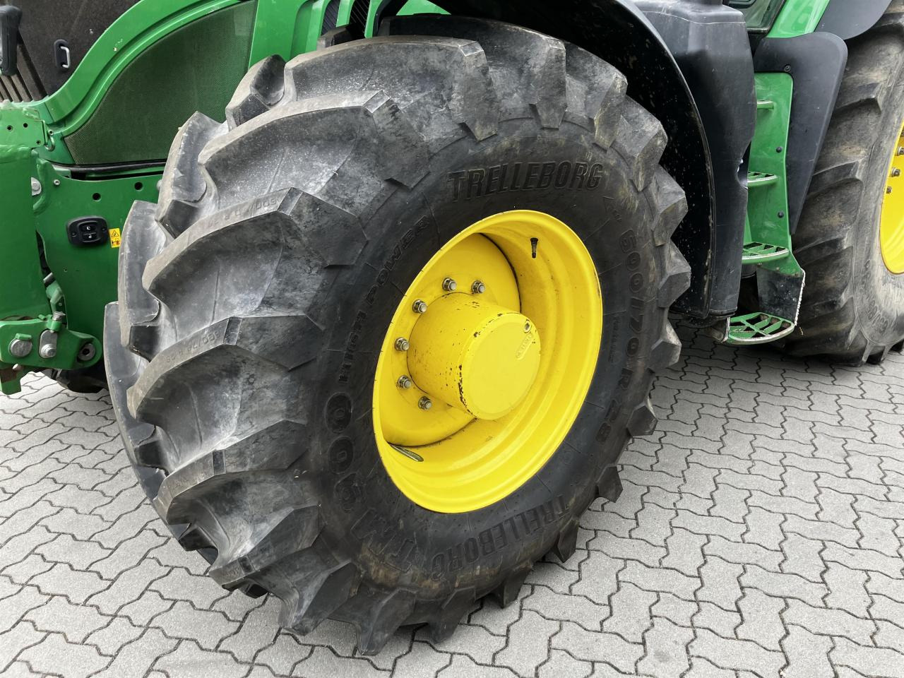 Trator John Deere 6215R: foto 11