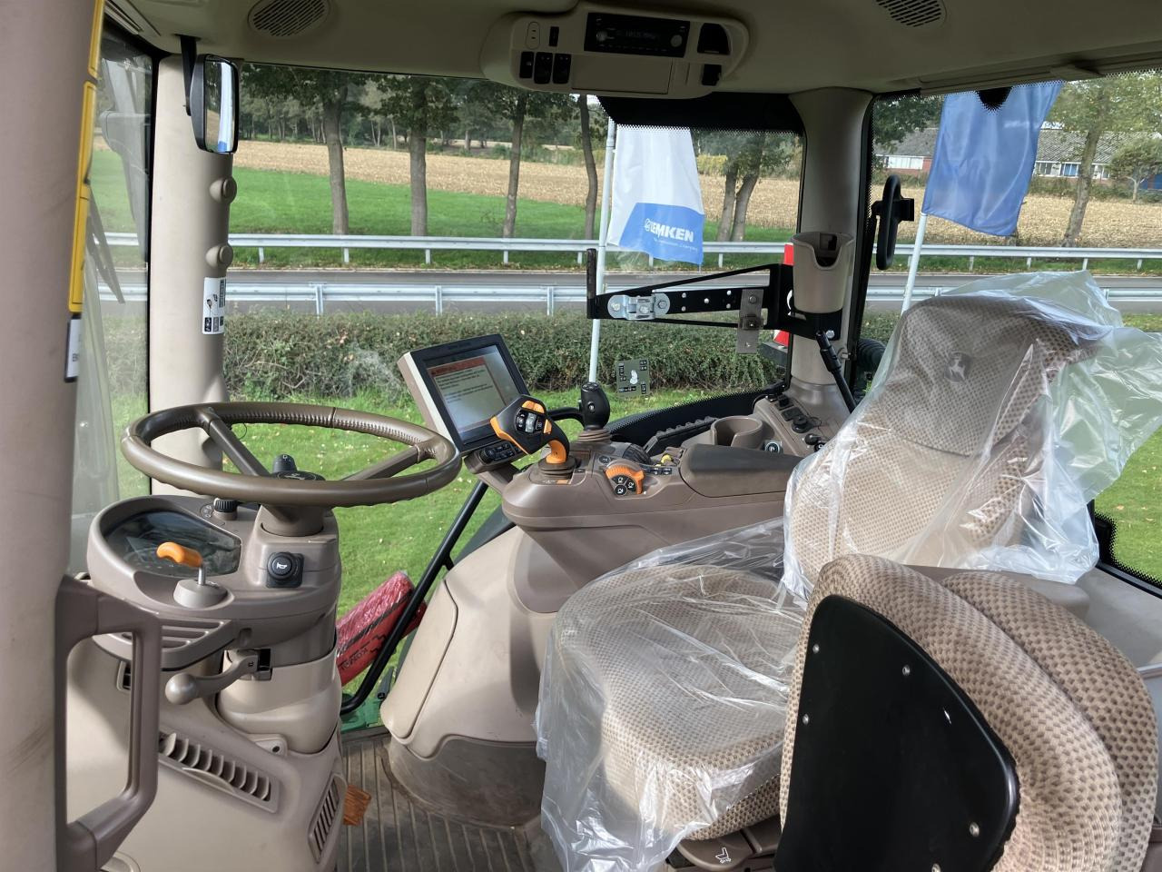 Trator John Deere 6215R: foto 10 Trator John Deere 6215R: foto 10