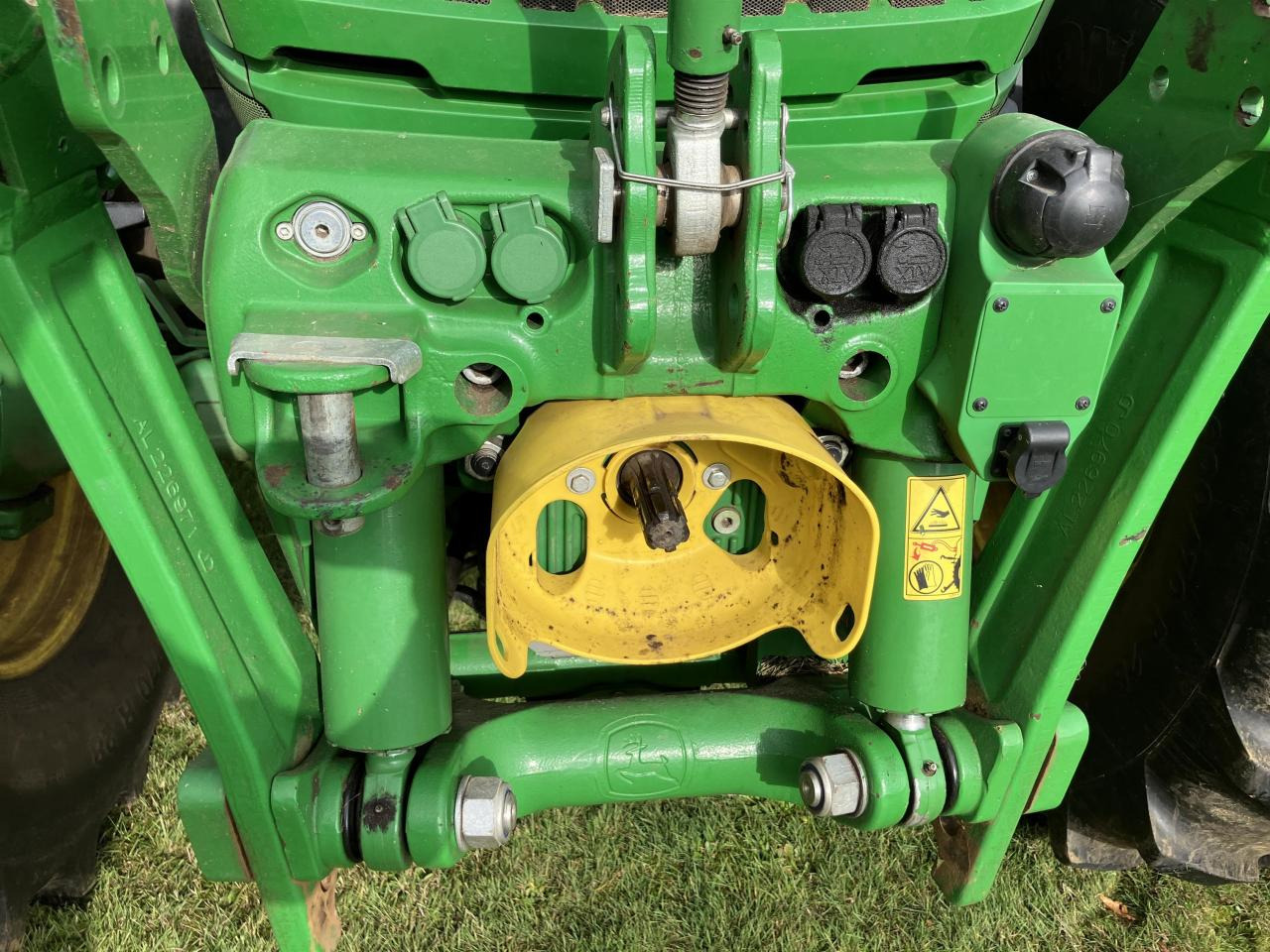 Trator John Deere 6215R: foto 9 Trator John Deere 6215R: foto 9