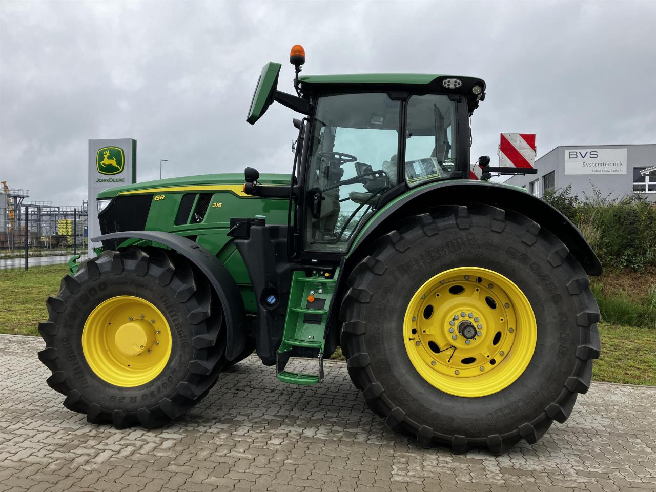 John Deere 6R 215 - Trator: foto 1 John Deere 6R 215 - Trator: foto 1