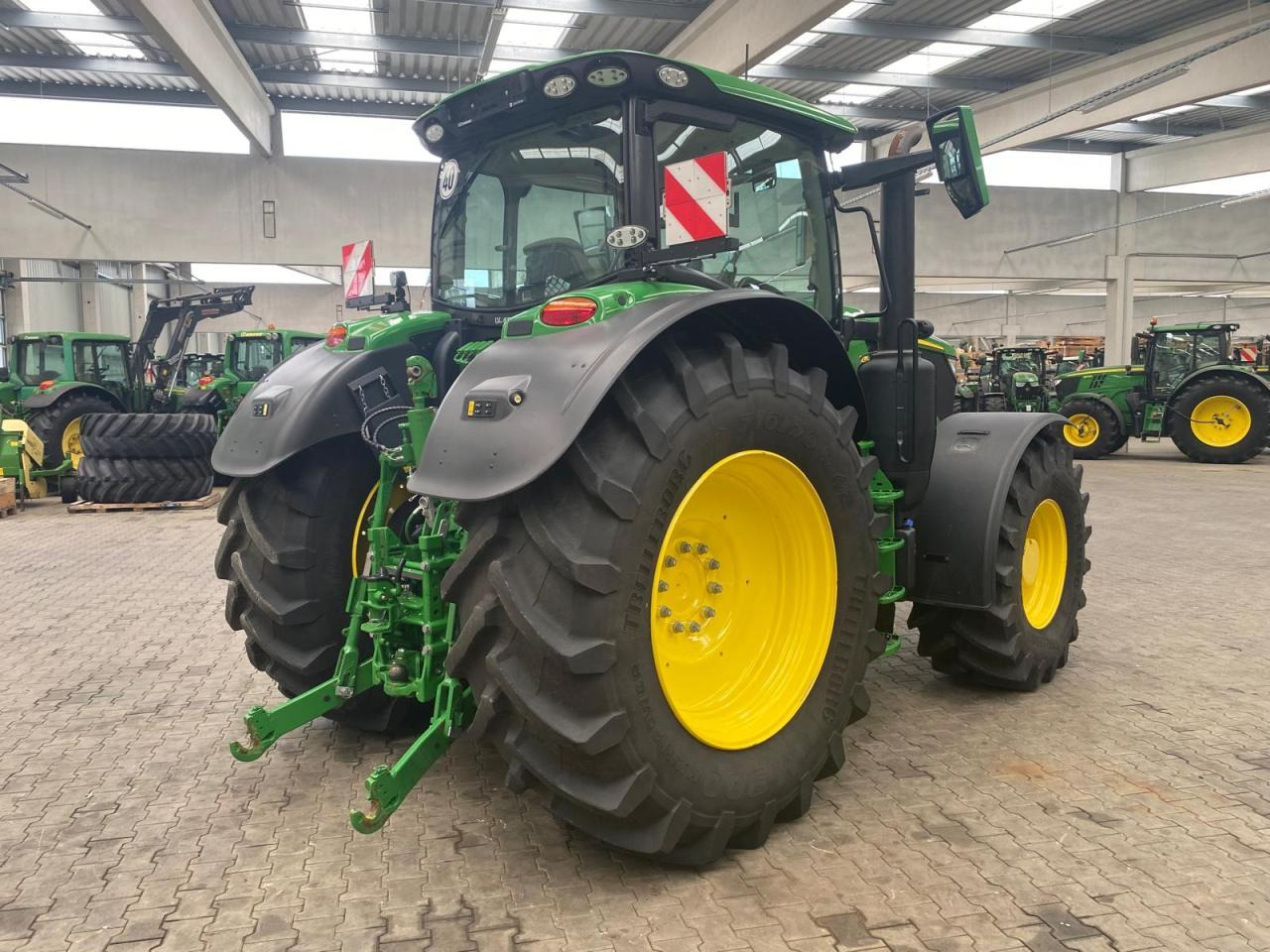 John Deere 6R 215 - Trator: foto 2 John Deere 6R 215 - Trator: foto 2