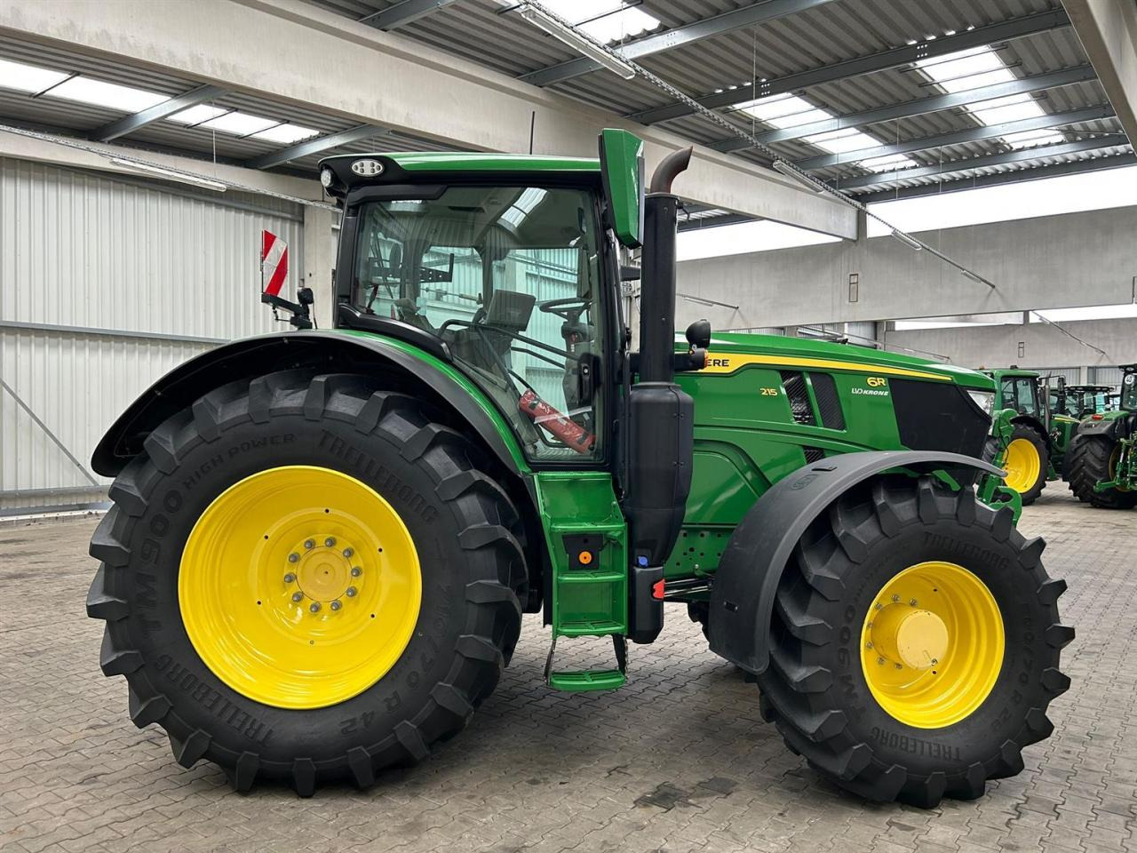 John Deere 6R 215 - Trator: foto 5 John Deere 6R 215 - Trator: foto 5