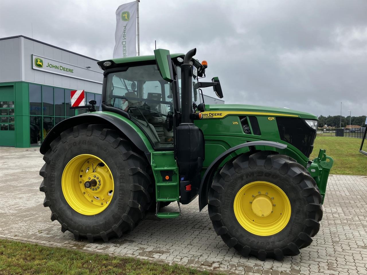 John Deere 6R 215 - Trator: foto 2 John Deere 6R 215 - Trator: foto 2