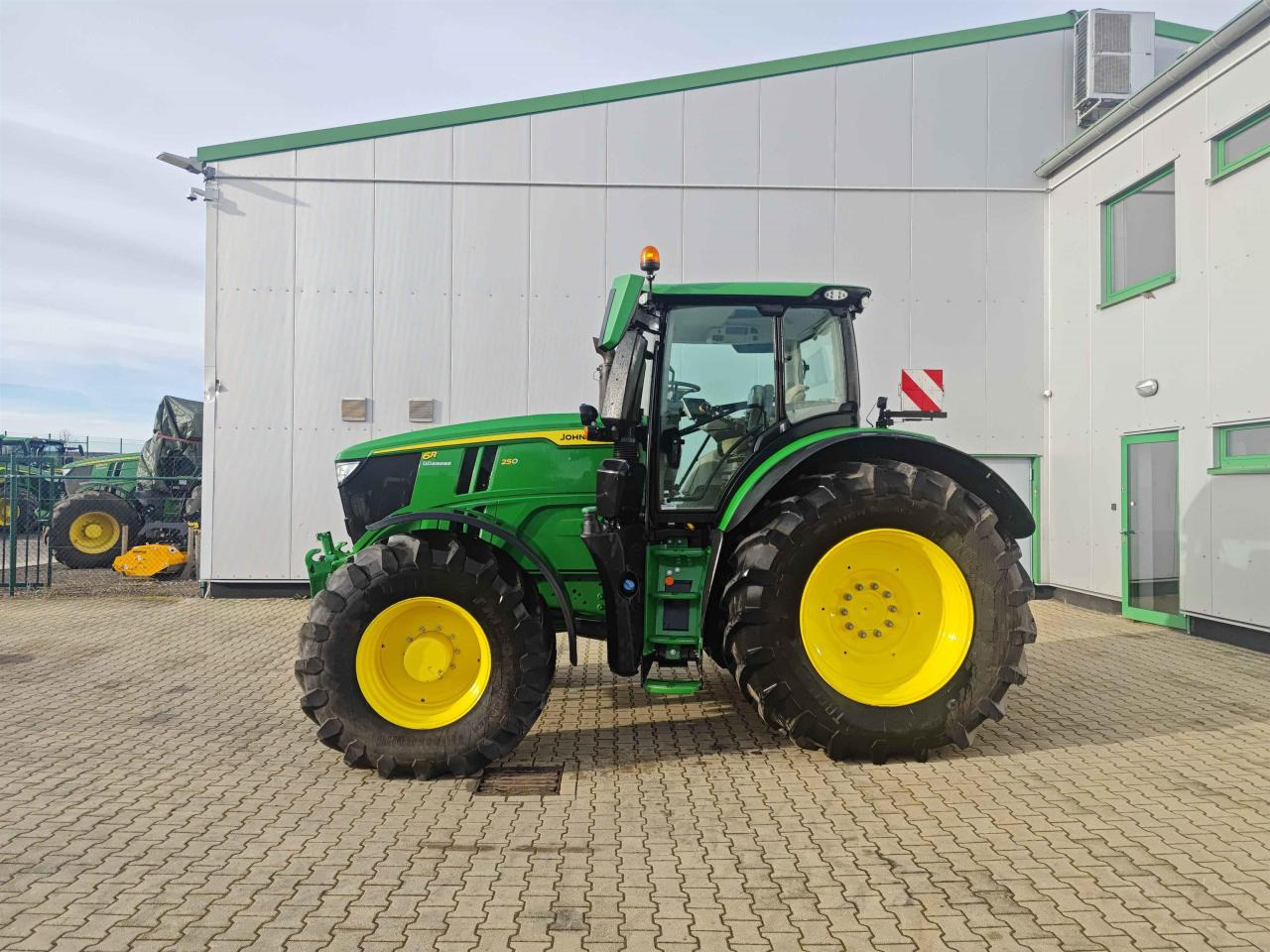 John Deere 6R 250 - Trator: foto 2 John Deere 6R 250 - Trator: foto 2