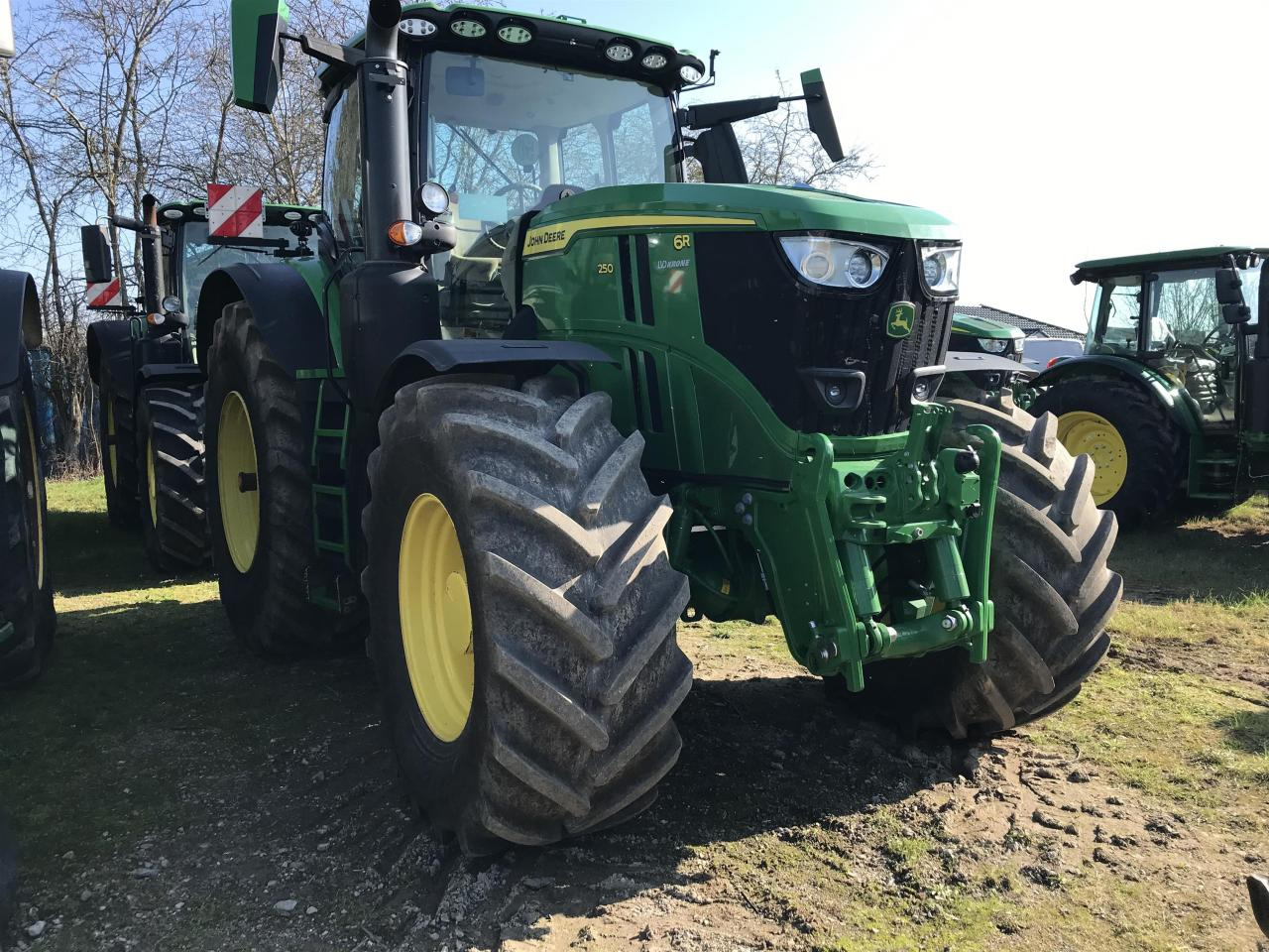 John Deere 6R 250 - Trator: foto 2 John Deere 6R 250 - Trator: foto 2