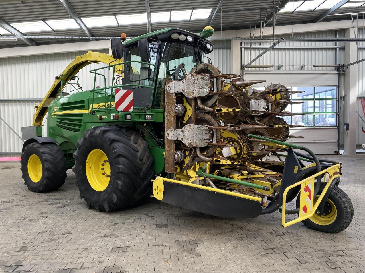 Picadora de forragem automotriz John Deere 7750i: foto 1
