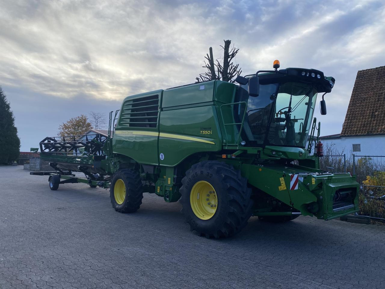 John Deere T550 - Ceifeira debulhadora: foto 1 John Deere T550 - Ceifeira debulhadora: foto 1