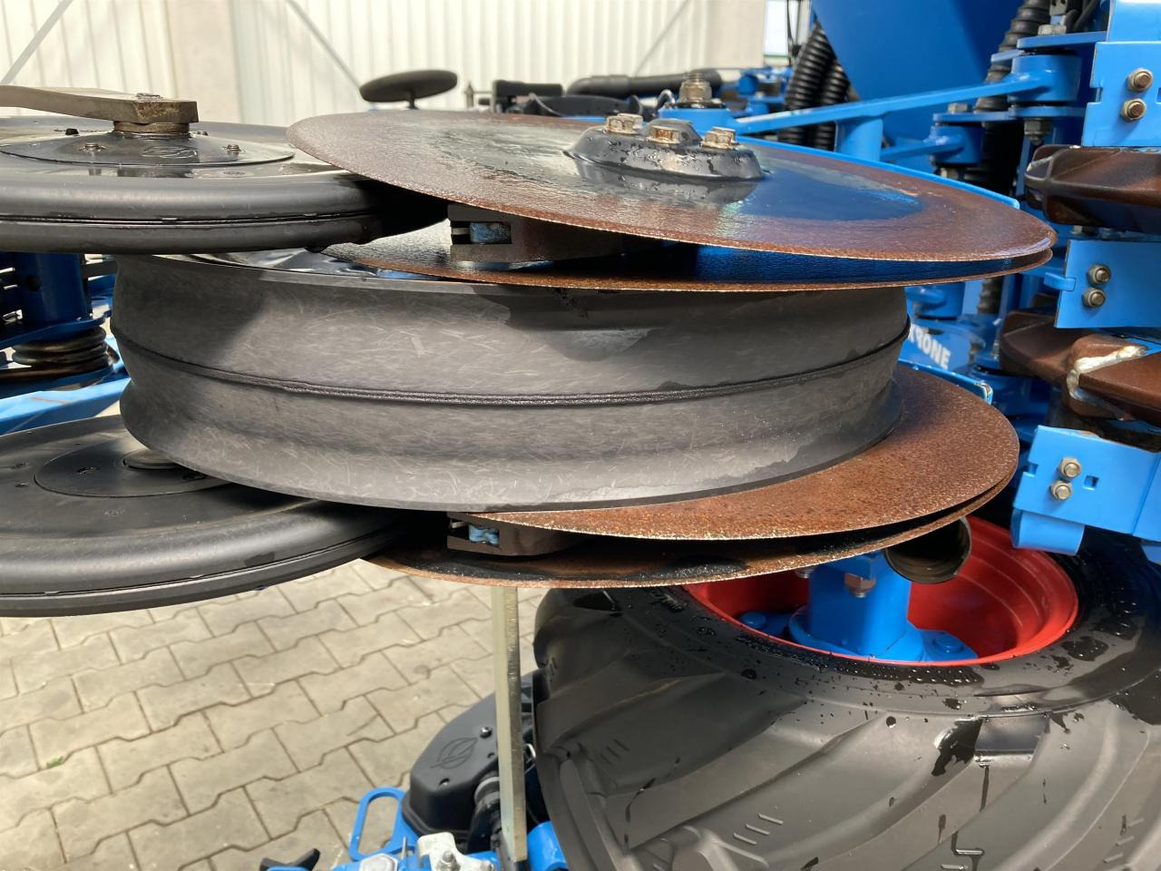 Lemken Azurit 9/8.75 - Semeadora de precisão: foto 4 Lemken Azurit 9/8.75 - Semeadora de precisão: foto 4