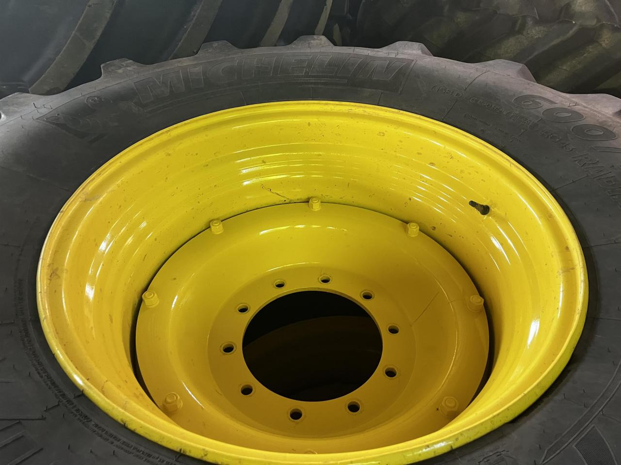 Michelin 600/70R30 - Pneu por Máquina agrícola: foto 5 Michelin 600/70R30 - Pneu por Máquina agrícola: foto 5