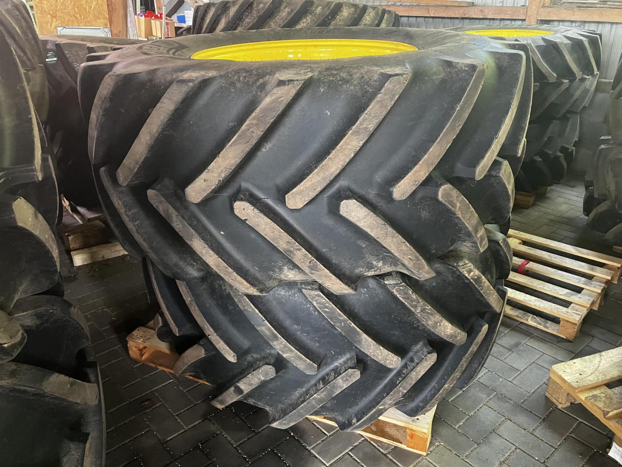 Michelin 600/70R30 - Pneu por Máquina agrícola: foto 1 Michelin 600/70R30 - Pneu por Máquina agrícola: foto 1
