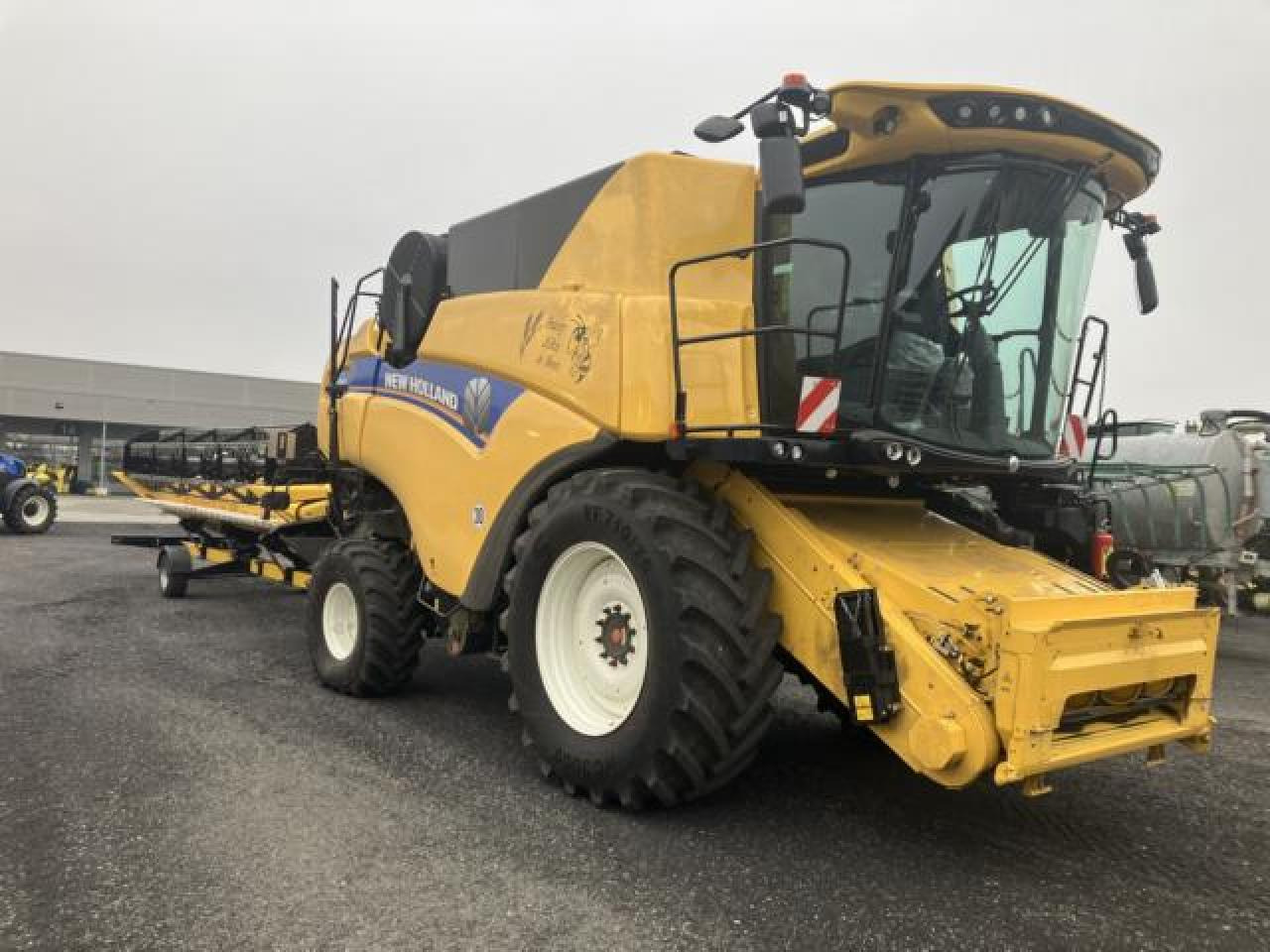 New Holland CX 8.70 - Ceifeira debulhadora: foto 2 New Holland CX 8.70 - Ceifeira debulhadora: foto 2