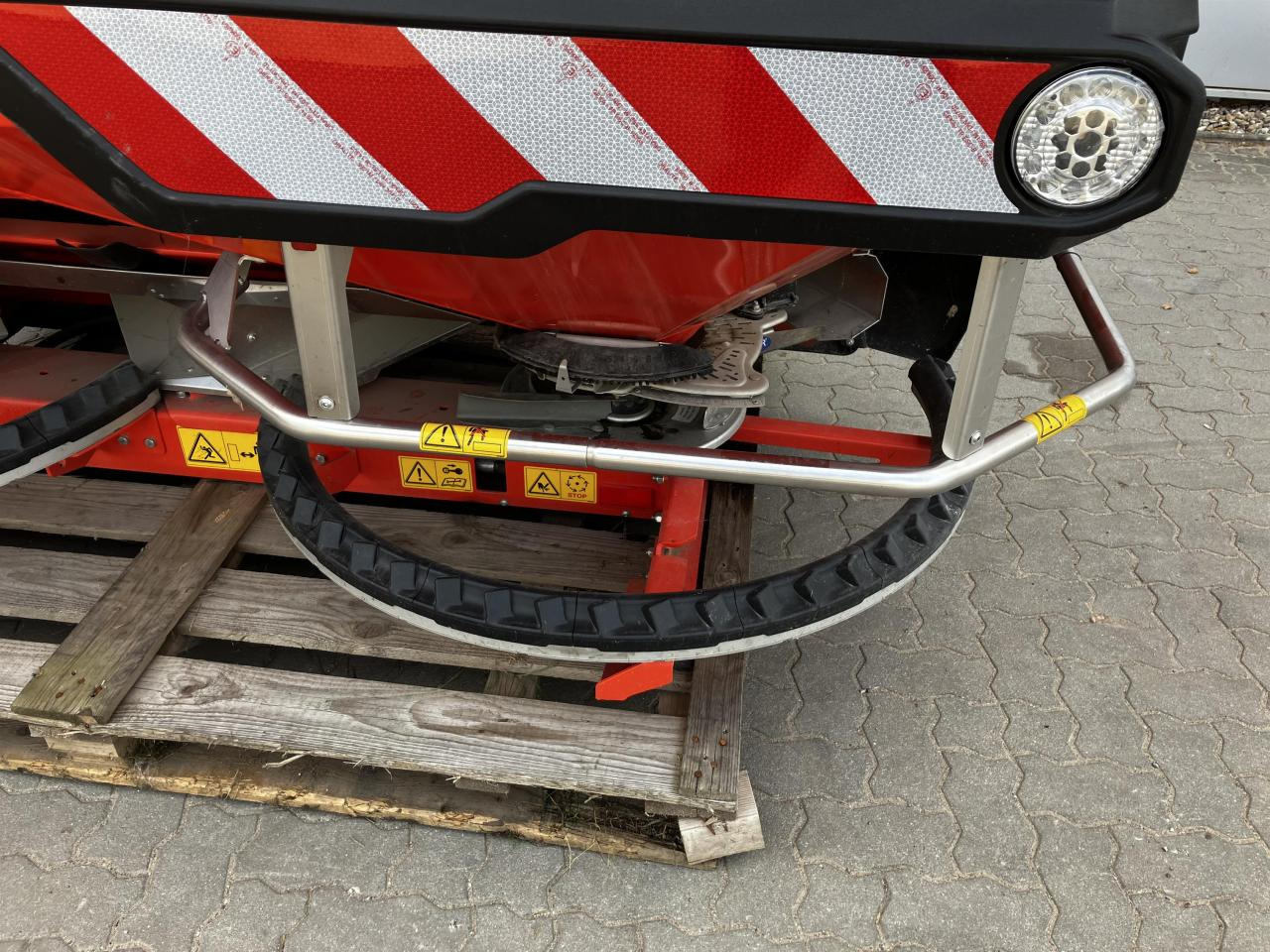 Distribuidor de fertilizantes Rauch Axis H 50.2 EMC + W: foto 8 Distribuidor de fertilizantes Rauch Axis H 50.2 EMC + W: foto 8