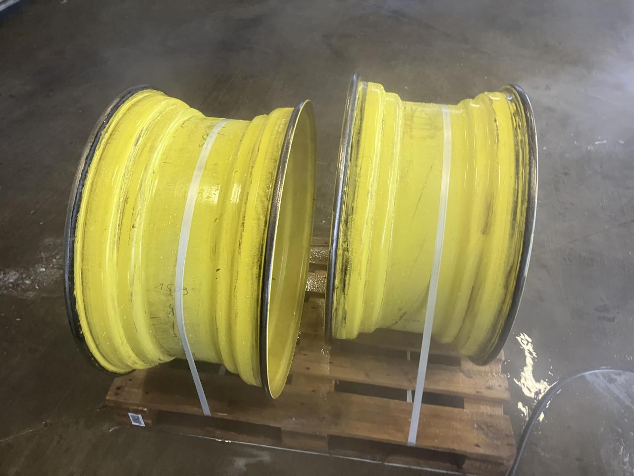 UNBEKANNT 16x30 - Jante por Máquina agrícola: foto 1 UNBEKANNT 16x30 - Jante por Máquina agrícola: foto 1