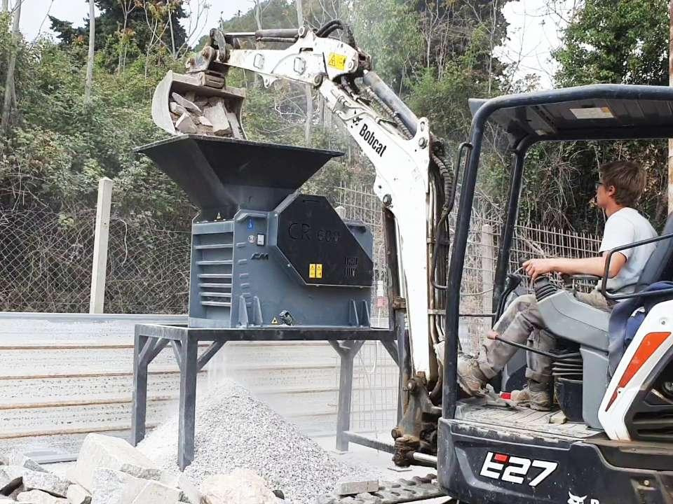 CM Crusher CR 600 Electric jaw crusher - Britadeira móvel: foto 2 CM Crusher CR 600 Electric jaw crusher - Britadeira móvel: foto 2