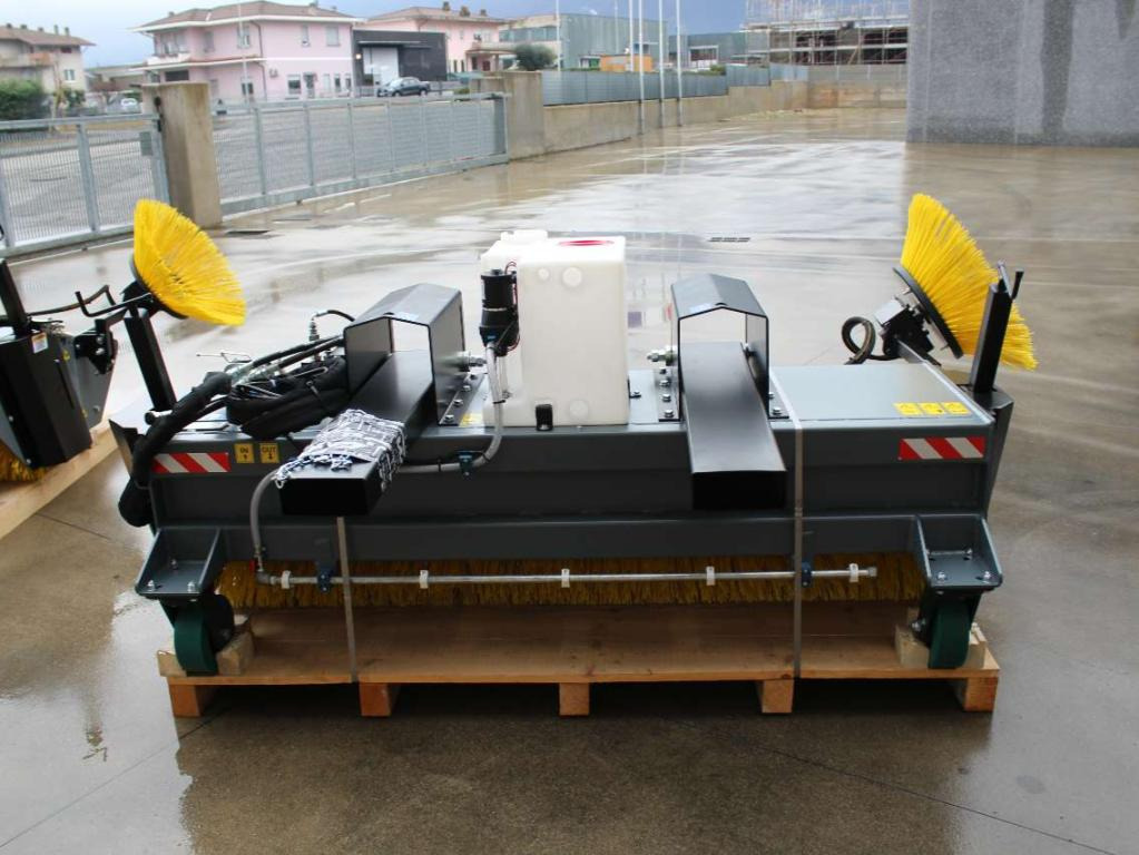 CM Crusher CSI 200 Sweeping Bucket - Vassoura por Mini pá carregadora: foto 1 CM Crusher CSI 200 Sweeping Bucket - Vassoura por Mini pá carregadora: foto 1