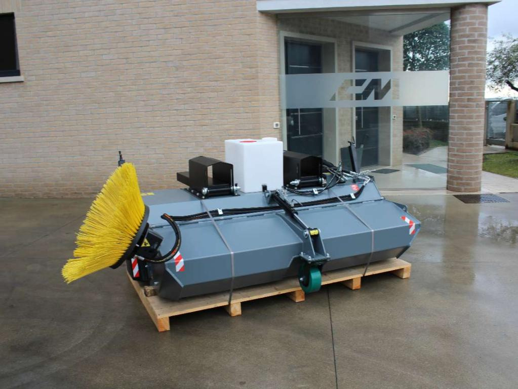 CM Crusher CSI 200 Sweeping Bucket - Vassoura por Mini pá carregadora: foto 2 CM Crusher CSI 200 Sweeping Bucket - Vassoura por Mini pá carregadora: foto 2