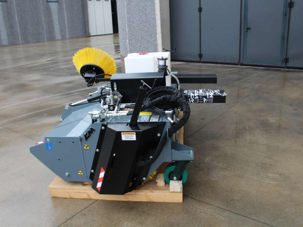 CM Crusher CSI 200 Sweeping Bucket - Vassoura por Mini pá carregadora: foto 3 CM Crusher CSI 200 Sweeping Bucket - Vassoura por Mini pá carregadora: foto 3