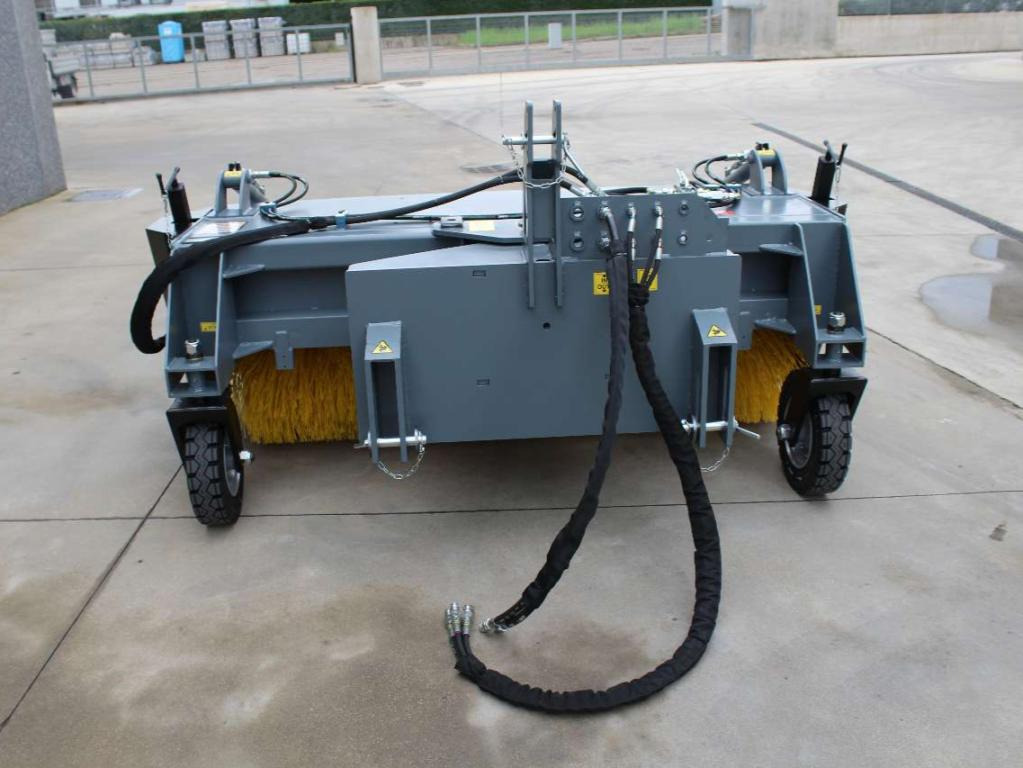 CM Crusher CSK 200 Sweeping Bucket - Vassoura por Mini pá carregadora: foto 3 CM Crusher CSK 200 Sweeping Bucket - Vassoura por Mini pá carregadora: foto 3