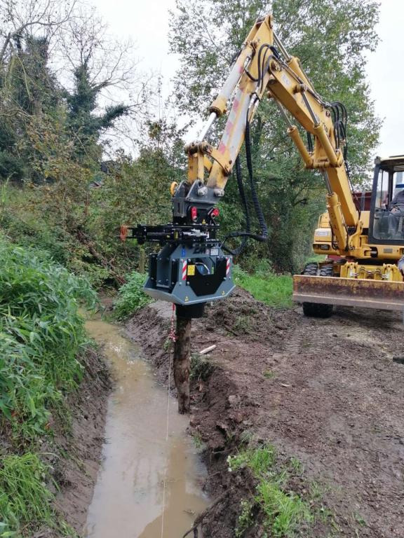 CM Crusher PV 45.80 Pile Driver - Bate estaca por Mini pá carregadora: foto 2 CM Crusher PV 45.80 Pile Driver - Bate estaca por Mini pá carregadora: foto 2