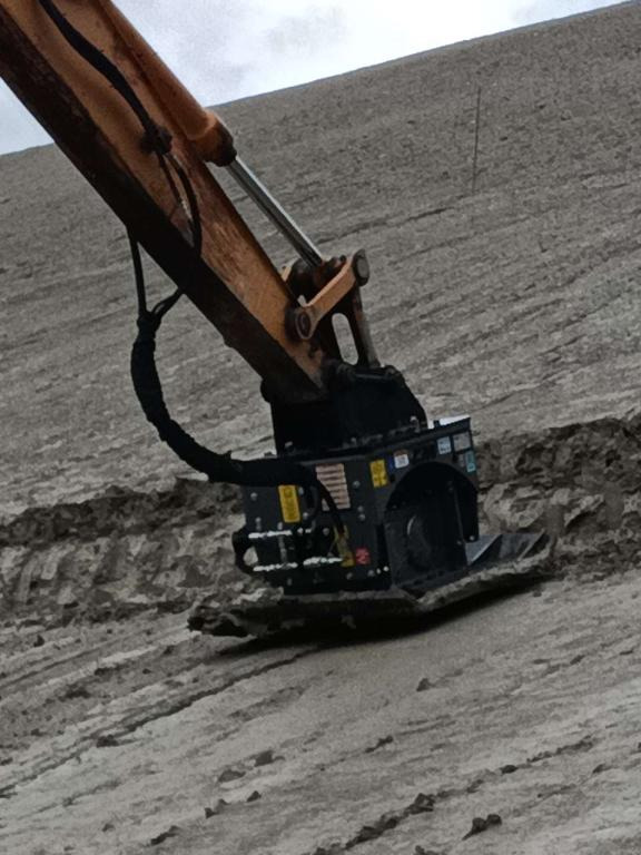 CM Crusher PV 60.100 Vibrating Plate - Placas vibratórias: foto 1 CM Crusher PV 60.100 Vibrating Plate - Placas vibratórias: foto 1